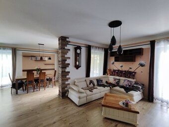 Prodej krásného rodinného domu 4+kk s okrasnou zahradou a je - 12