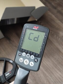 Detektor kovů Minelab Equinox 800, dohledávačka a bag - 12