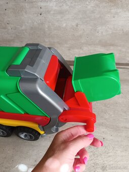 Velké popelářské auto Popeláři Bruder - 12