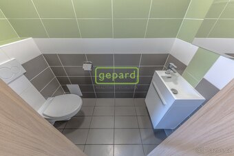 Rodinný dům 5+1, garáž, lodžie, klidné a bezpečné bydlení No - 12