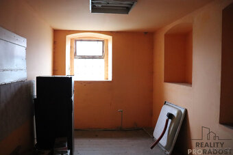 Prodej domu k rekonstrukci k podnikání nebo na bydlení ve Ve - 12