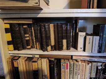 Sbírka knih - 12