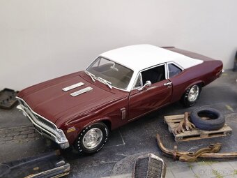 Chevy Nova 1:18 AutoWorld - 12