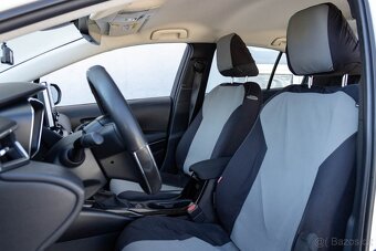 Toyota Corolla Hybrid - 12