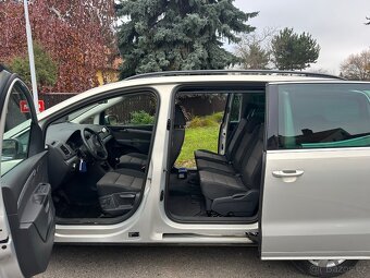 VW SHARAN 2.0 TDI 103 kW 4 MOTION 7 MÍST - 12