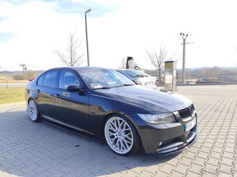 Podprahove lišty pro BMW E90 E91 E92 E93 - Černý Lesk - 12