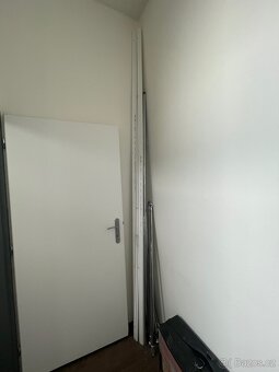 Ze zrušeného studia poradí fotopozadí tyče hliník - 12