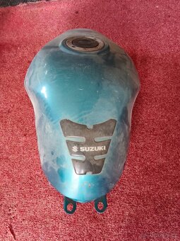 Suzuki Bandit 600 - 12