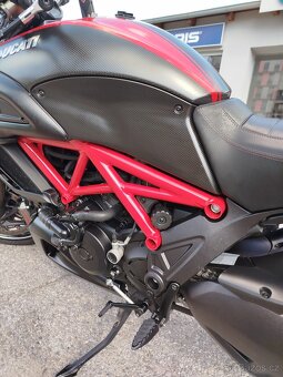Ducati DIAVEL CARBON RED AND MATT CARBON, 1. MAJ V ČR, AKCE - 12