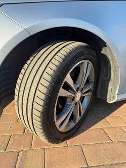 Mercedes - Benz, Třída E Limuzína - 12