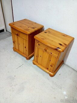 Prodám 2 x 2 hezké noční stolky z masivu. - 12