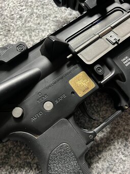 Airsoft M4 AEG + baterie, zásobníky, red dot – komplet SET - 12