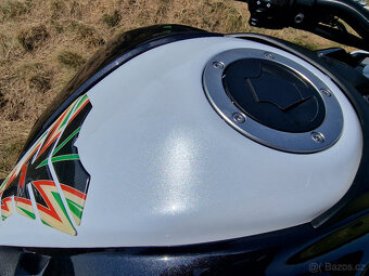 Kawasaki Z800E – 78 kW – bílá perleť + LeoVince – TOP stav - 12