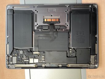 MacBook Air. 2020. (A2337). Na Díly - 12