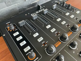 Allen & Heath - 12
