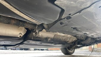 Audi S4 Avant 4.2 V8 253kW MANUÁL - chybí výfuk - 12