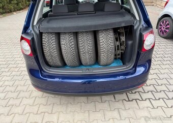 Volkswagen Golf Plus 1,6i pravid.servis , tempomat benzín - 12