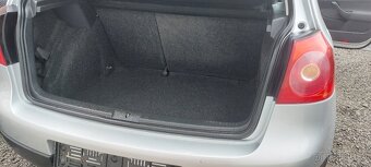 Volkswagen Golf 5 benzin 1,4 pouze 112 000 KM. - 12
