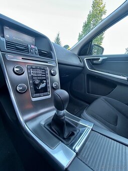VOLVO XC60 2.4D5 158KW 4x4 MANUÁL Bi-XENON-NAVI-PANORAMA-PDC - 12