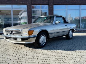 Mercedes SL560 NEMECKY TECHNICÁK. R 107 - 12