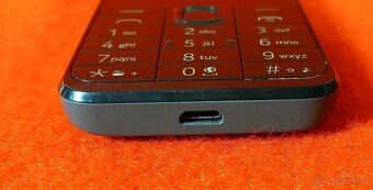 mobilni telefon Nokia 230, aluminium back, rok 2017 - 12
