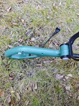 Elektrický vyžínač Bosch EasyGrassCut 23 (280 W, 23 cm)
 - 12