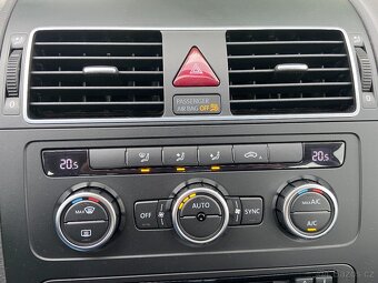 VW Touran 1.6 TDi Navigace,Climatronic - 12