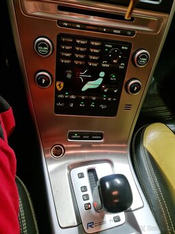 Volvo XC60 2,4 D5 automat Summum 151kw 205 koní r.v. 2010 - 12