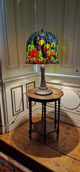 Tiffany stolní lampa s vitrážovým stínidlem – výška 84 cm - 12