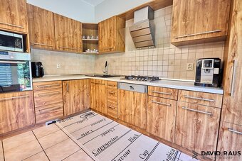 Rodinný dům v lukrativní lokalitě Brno–Pisárky se zahradou ( - 12