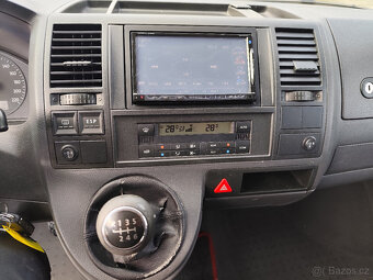 Volkswagen Caravelle 2,5TDI 96KW FACE 8MÍST ALU KLIMA TZ TOP - 12