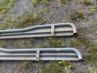 SSANGYONG MUSSO - PŘEDNÍ OCHRANNÝ RÁM A NÁŠLAPY COBRA - 12