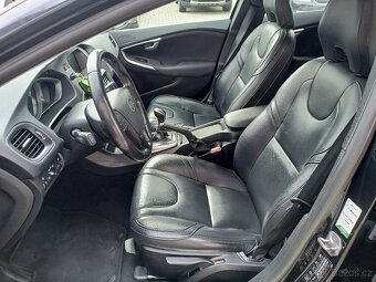 VOLVO V40 D2 ,kůže, navi, pěkně zachovalé auto - 12