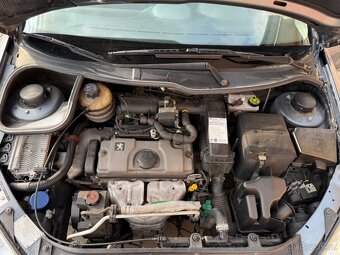 Peugeot 206 1.4 i - Málo najeto  - 12