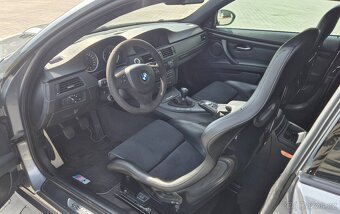 BMW M3 E92 manuál, V8 - 12
