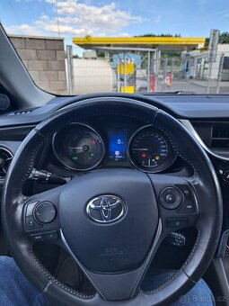 Prodám Toyota Auris Combi HYBRID 1.8 - 12