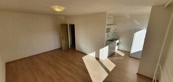 Pronajmu byt 40 m2, Králův Dvůr, Nad Stadionem - 12