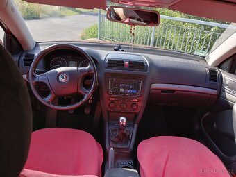 Škoda Octavia II Combi 1.6 MPI - 12