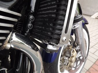 Suzuki GSX 1400 - 12