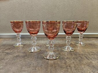 Skleněná souprava v růžové barvě - 12