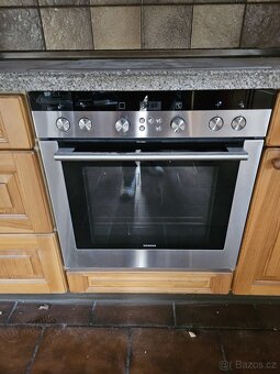 Masivní kuchyňská linka z Německa se spotřebiči - 12