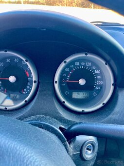 Volkswagen Polo II 2001 - se zimní sadou gum, tažnou koulí - 12