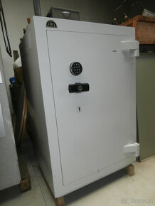 Trezor železobetonový bankovní za 12.000 kč - 12