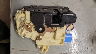 VW T5 - zámky, stahovačky, motorky - 12