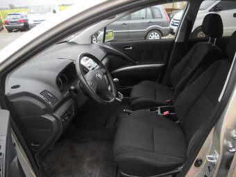 Toyota Corolla Verso 1.8 VVTi 95KW 7MístServiska - 12