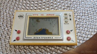 Ruská digitální hra Vlk chytá vejce, Autoslalom, Asteroidy - 12