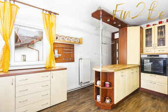 Prodej prostorného hezkého domu 5+1 s krbem, balkonem a zahr - 12