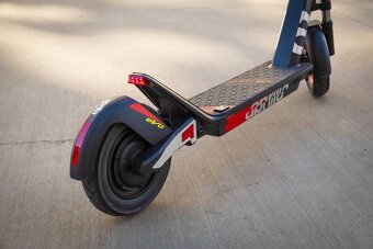 Elektrokoloběžka Aprilia - 12