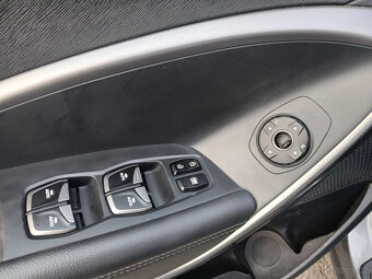 Hyundai Santa Fe 2.4i GDI benzín - 12
