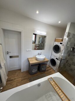 Prodej dvougeneračního domu - 12